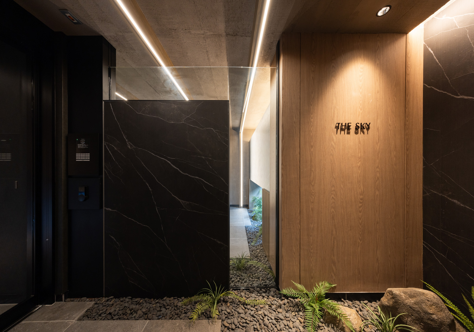 THE SKY 御影郡家のエントランスの写真